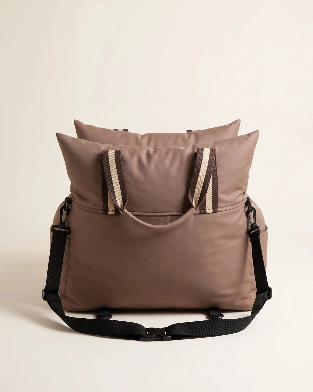 Mellow Car Seat taupe, vista posteriore con cinghia di fissaggio regolabile